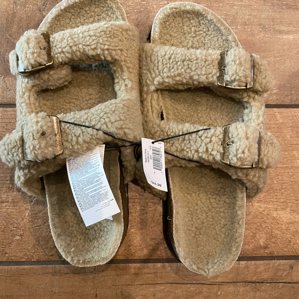 GAP Sherpa slippers